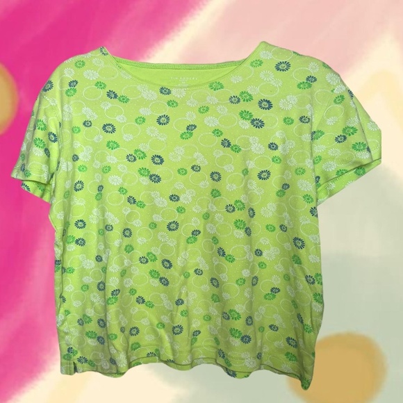 Green and white floral cotton tee. Boxy shape, slightly cropped.   Kim Rogers M - Picture 1 of 4